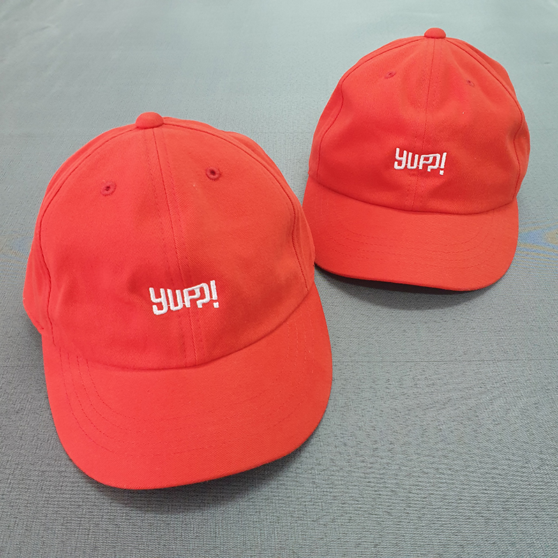 หมวกแบรนด์สีแดง YUPJ